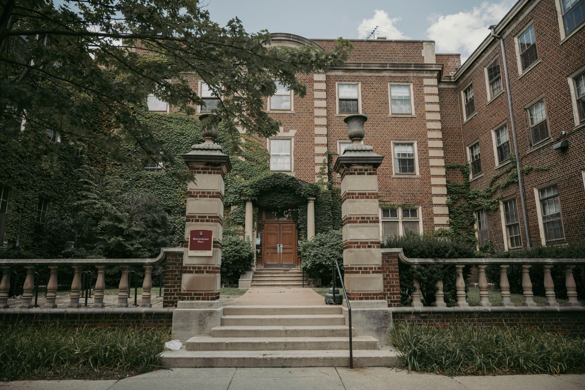 Una denuncia por agresión sexual grupal pone a las fraternidades de Cornell en el centro del escándalo